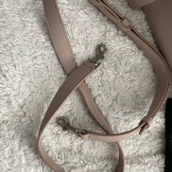 Saint Laurent Sac De Jour in Grained Leather (Baby) in color Poudre (soft mauve) - Picture 11 of 15